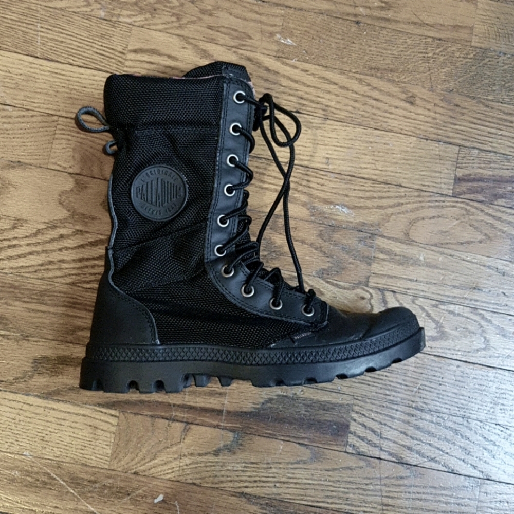 Palladium combat boots read for size